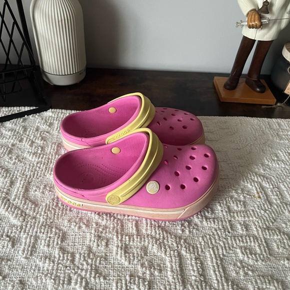 Girls pink and yellow crocs - Picture 2 of 4